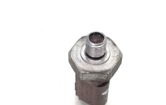 Audi A6 S6 C7 4G Oil pressure sensor 04L919081B