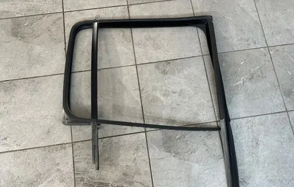 Volkswagen Amarok Rubber seal rear door window/glass 