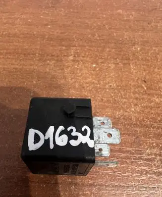 Mercedes-Benz E W210 Other relay A0025421319 D1632