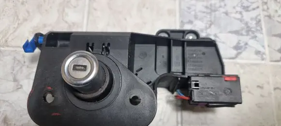 Opel Corsa C Tailgate exterior lock 13168316 13168317 13168318