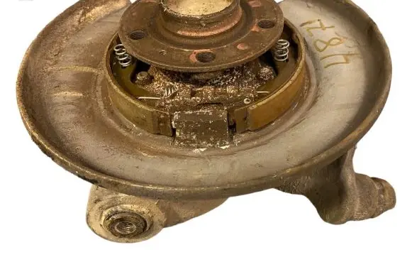 Volvo V70 Rear wheel hub spindle/knuckle 9200623
