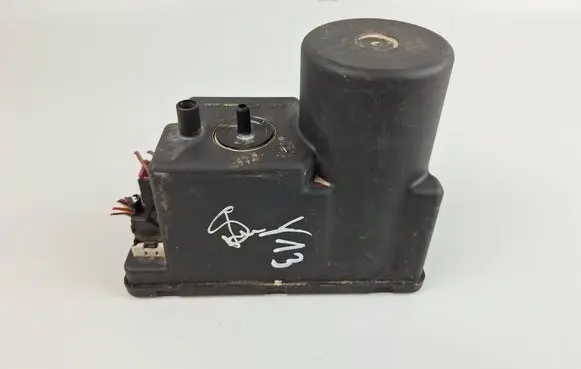 Audi A4 S4 B6 8E 8H Central locking vacuum pump 4A0862257A