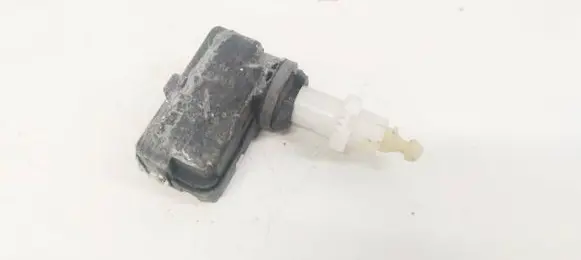 Volkswagen PASSAT B6 Headlight level adjustment motor 1Q0941295