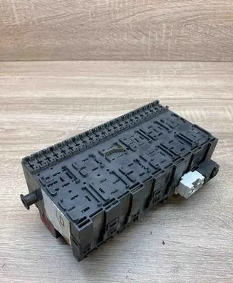 Volkswagen Transporter - Caravelle T4 Fuse module 357937039
