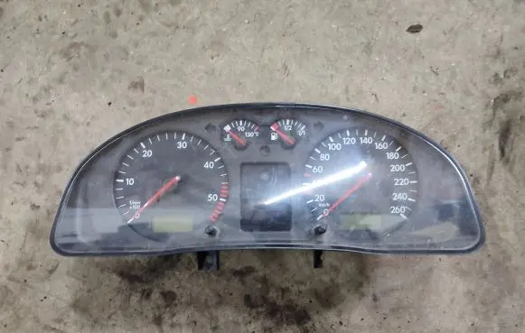 Volkswagen PASSAT B5 Speedometer (instrument cluster)