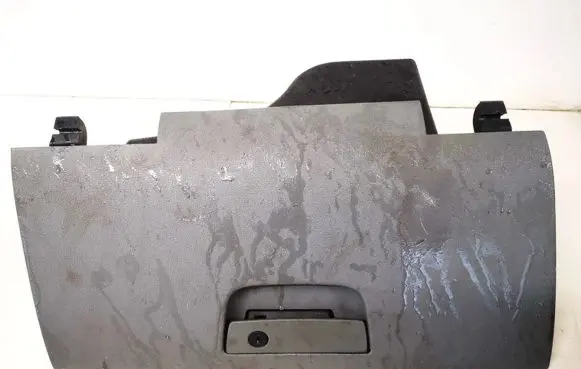 Jeep Grand Cherokee (WK) Glove box