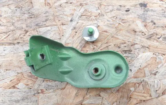 Opel Corsa D Front splash guards bracket 13191157
