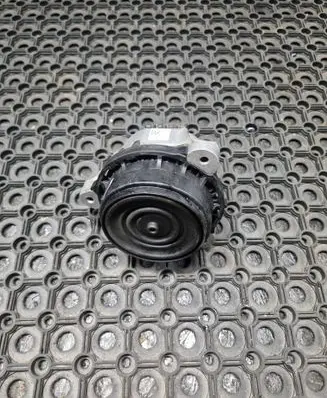 Engine mount bracket
