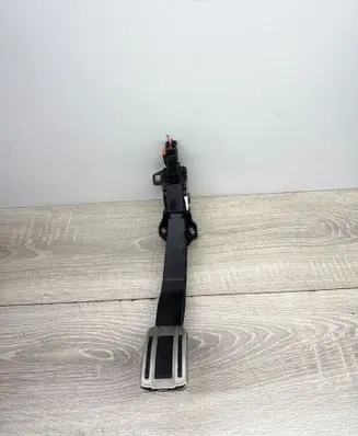Peugeot 2008 II Accelerator throttle pedal 9827704480 6PV01352401 0077092