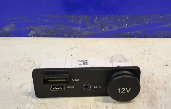 Jaguar XE AUX in-socket connector FK7219C166BD