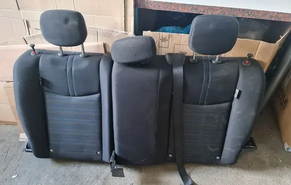 Nissan Leaf II (ZE1) Rear seat 