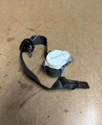 Opel Meriva B Front seatbelt 13305706 1000046 13250510