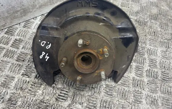 Front wheel hub