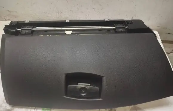 Glove box