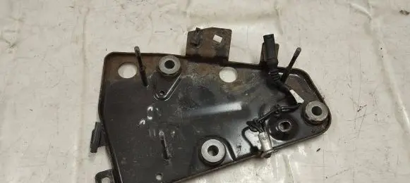 Volvo XC90 Pneumatic air compressor holding bracket 31360720