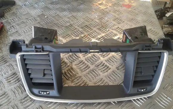 Peugeot 508 Dash center air vent grill 9686446277