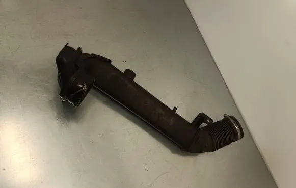 BMW 2 F45 Air intake hose/pipe 8511377 1371 23557610