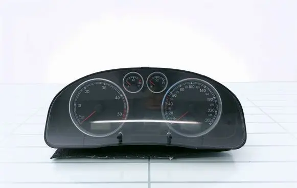 Volkswagen PASSAT B5.5 Speedometer (instrument cluster) 110080136