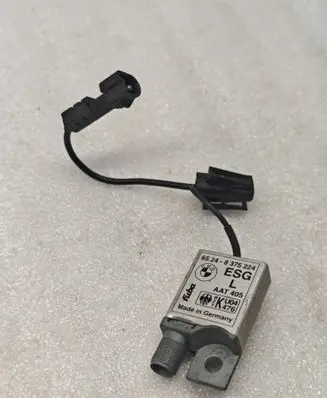 BMW 7 E38 Aerial antenna amplifier 8375224