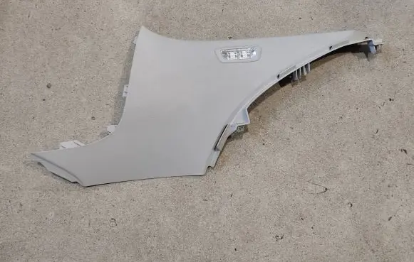 Mercedes-Benz GLC C253 (D)pillar trim (top) A2536903200