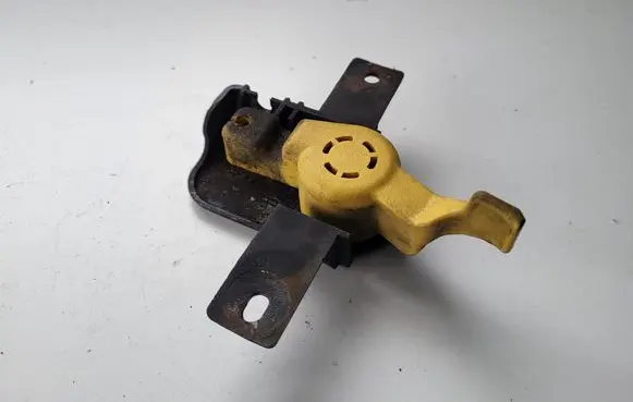 Ford Kuga II Engine bonnet (hood) release handle