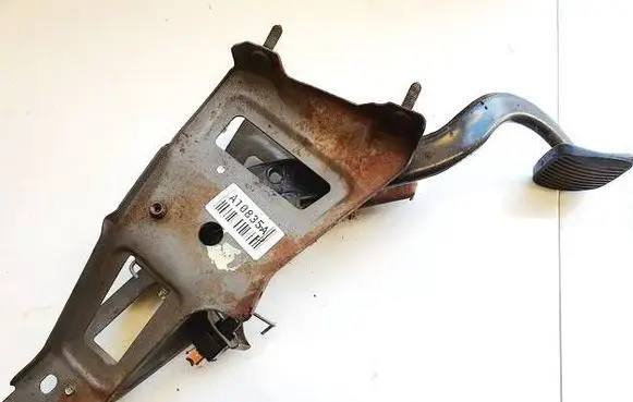 Saab 9-5 Clutch pedal 