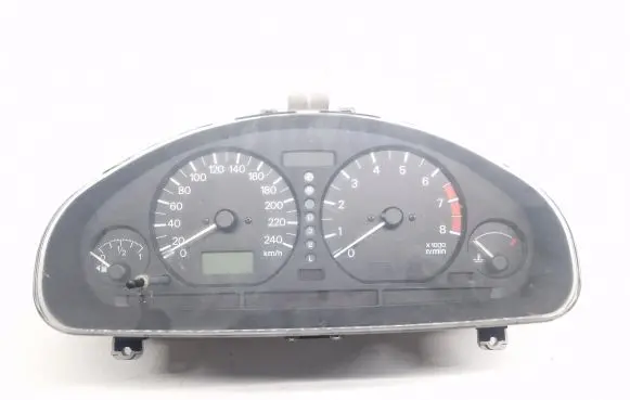 Mitsubishi Carisma Speedometer (instrument cluster) OP0179001 CP0264104 MR915787
