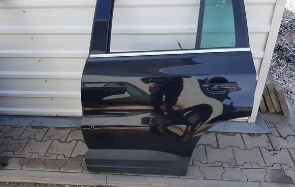 Volkswagen Tiguan Rear door 
