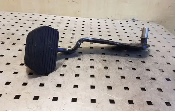 Peugeot 3008 I Brake pedal
