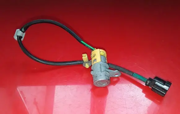 Hyundai Trajet Front door lock (next to the handle) NOCODE