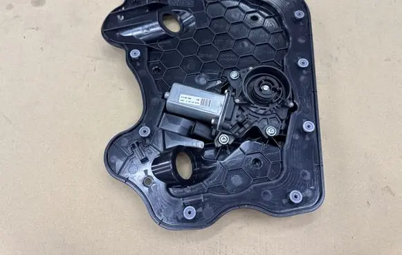Audi A8 S8 D4 4H Front door soft close latching motor 4F0837059 22715027