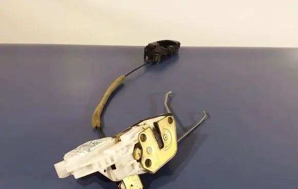 Mitsubishi Pajero Front door lock