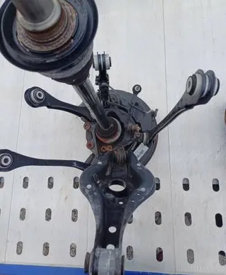 BMW 1 F20 F21 Rear wheel hub spindle/knuckle 7597686AI 6867540