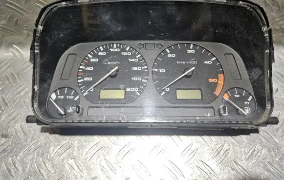 Volkswagen Golf III Speedometer (instrument cluster) 87001323 88311235