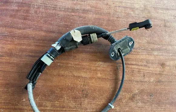 Gear shift cable linkage