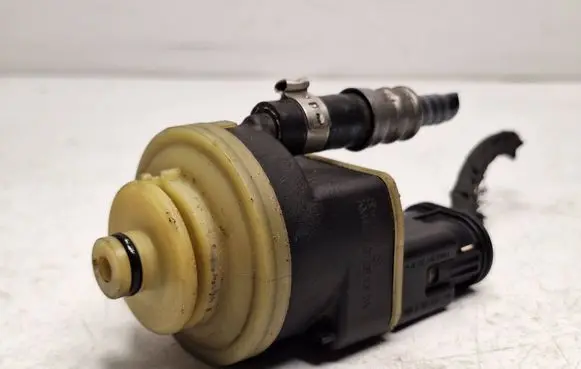 BMW 5 F10 F11 Fuel filter heater 8572519 13328572519