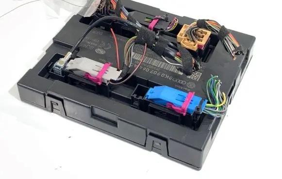 Audi A4 S4 B8 8K Central body control module 8K0907064AD