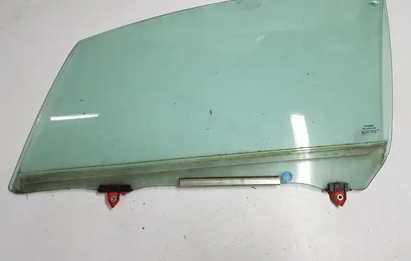 Toyota Yaris Front door window glass four-door 