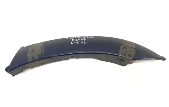 Rear fender molding trim
