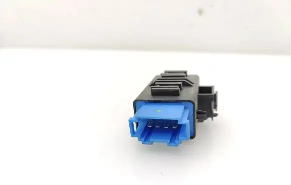 Volkswagen Caddy Seat heating relay 5K0959772A