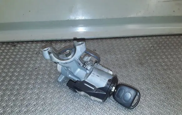 Toyota RAV 4 (XA20) Ignition lock 8978352010