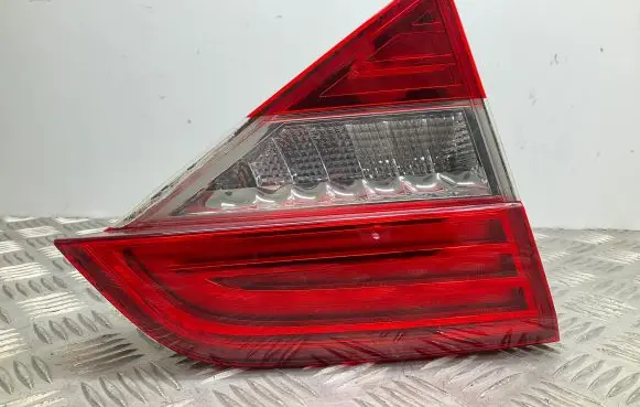 Tailgate rear/tail lights