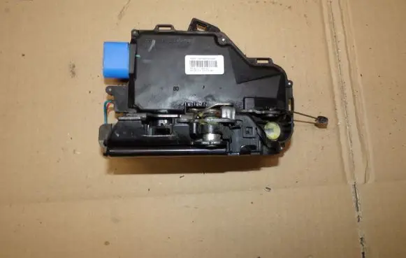Skoda Octavia Mk2 (1Z) Front door lock