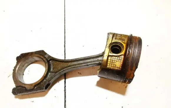 Lexus IS 220D-250-350 Piston with connecting rod 31050