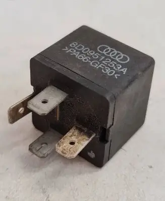 Volkswagen PASSAT B5.5 Other relay 8D0951253A PA66GF30
