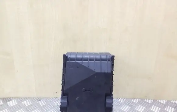 Volkswagen PASSAT CC Fuse box cover 1K0937132F