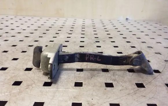 Toyota RAV 4 (XA30) Front door check strap stopper