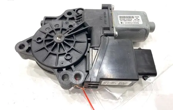 KIA Ceed Front door window regulator motor 82450A2010