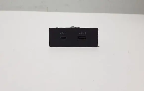Nissan X-Trail T33 USB socket connector 284H36RA1A