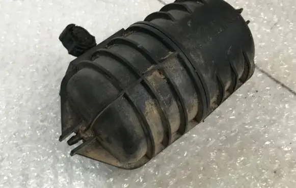 BMW 5 E39 Vacuum air tank 2247620